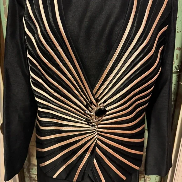 Elegant Black and White Women's Dress Suit - Picture 2 of 16